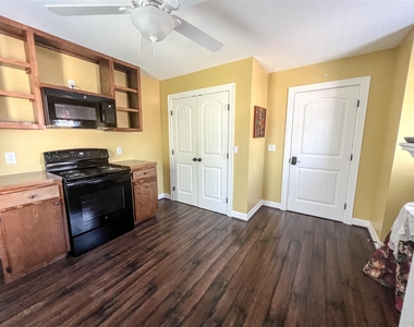9500 Mayfield Avenue - Photo Thumbnail 6