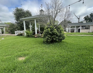 9500 Mayfield Avenue - Photo Thumbnail 15
