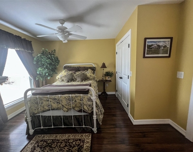 9500 Mayfield Avenue - Photo Thumbnail 11