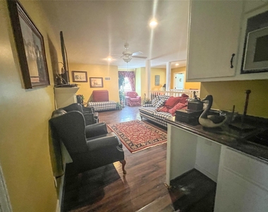 9500 Mayfield Avenue - Photo Thumbnail 8