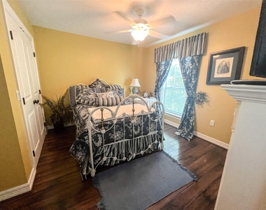 9500 Mayfield Avenue - Photo Thumbnail 9