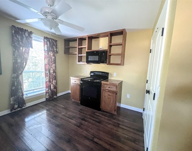 9500 Mayfield Avenue - Photo Thumbnail 3