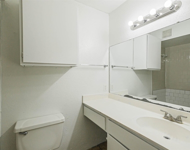 6633 W Airport Boulevard - Photo Thumbnail 17