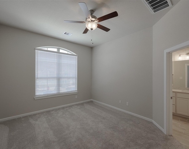 115 Handley Drive - Photo Thumbnail 12