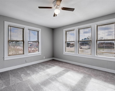 200 W Caroline Street - Photo Thumbnail 9