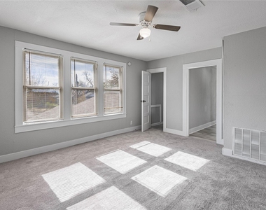 200 W Caroline Street - Photo Thumbnail 10
