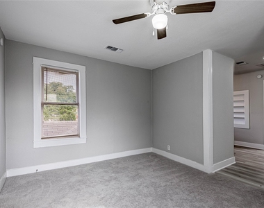 200 W Caroline Street - Photo Thumbnail 5