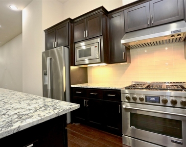 4009 Lillian Street - Photo Thumbnail 2
