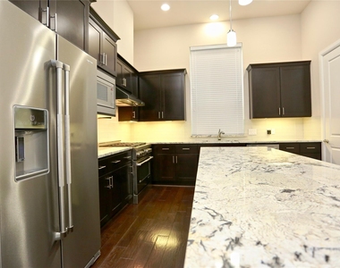 4009 Lillian Street - Photo Thumbnail 5