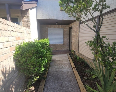 7523 Beaudelaire Circle - Photo Thumbnail 2