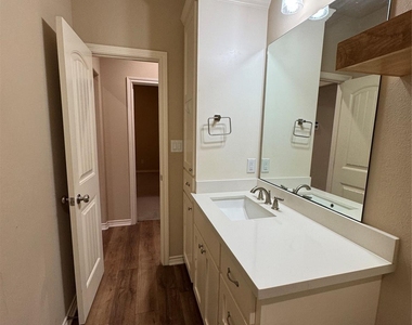 25 Shallow Springs - Photo Thumbnail 18