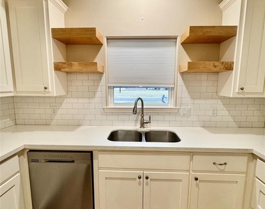 25 Shallow Springs - Photo Thumbnail 14