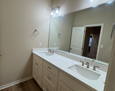 25 Shallow Springs - Photo Thumbnail 23
