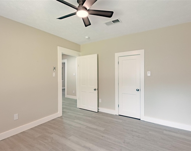 1107 W Dogwood Street - Photo Thumbnail 14