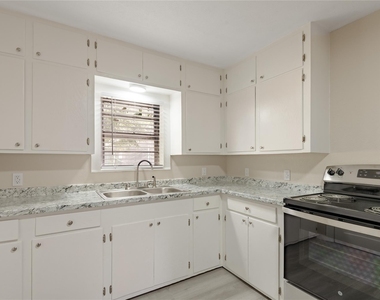 1107 W Dogwood Street - Photo Thumbnail 1