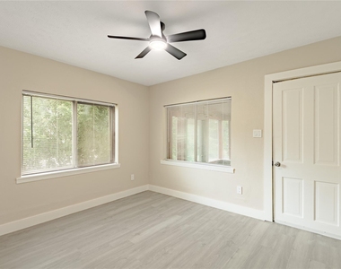 1107 W Dogwood Street - Photo Thumbnail 9