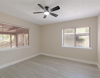 1107 W Dogwood Street - Photo Thumbnail 6