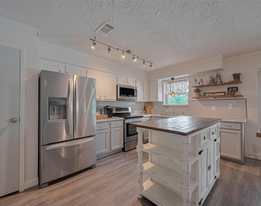 9526 Sandy Lane - Photo Thumbnail 14