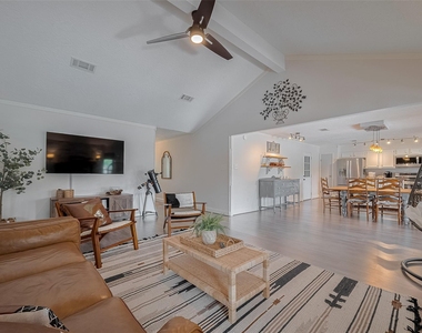 9526 Sandy Lane - Photo Thumbnail 10