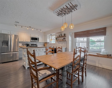 9526 Sandy Lane - Photo Thumbnail 12
