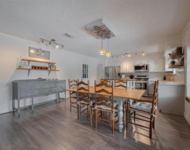 9526 Sandy Lane - Photo Thumbnail 11