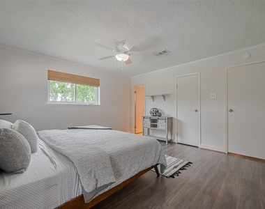 9526 Sandy Lane - Photo Thumbnail 27