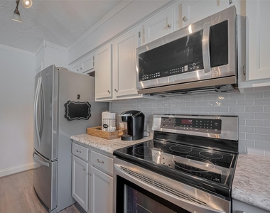 9526 Sandy Lane - Photo Thumbnail 17