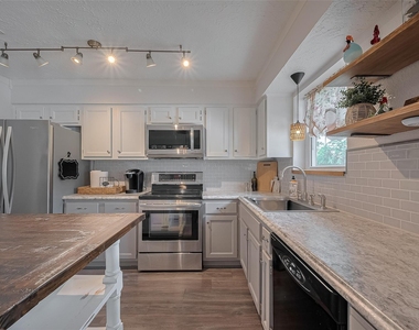 9526 Sandy Lane - Photo Thumbnail 19