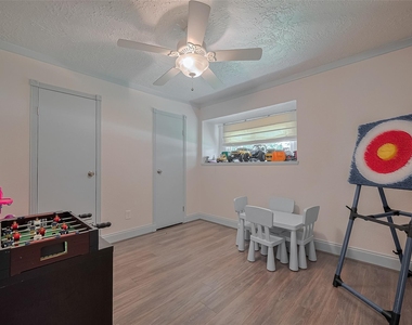 9526 Sandy Lane - Photo Thumbnail 23