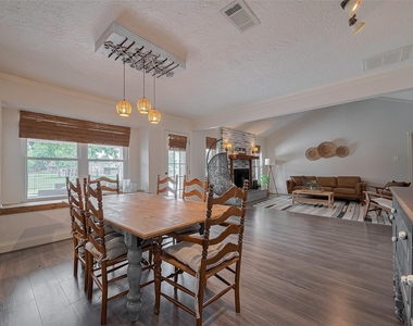 9526 Sandy Lane - Photo Thumbnail 13