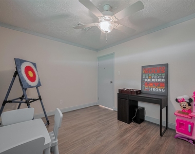 9526 Sandy Lane - Photo Thumbnail 24