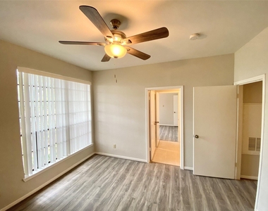 2121 El Paseo Street - Photo Thumbnail 12