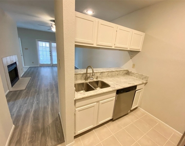 2121 El Paseo Street - Photo Thumbnail 5