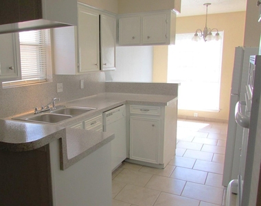 1611 Chippawa Lane - Photo Thumbnail 2