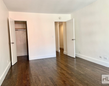 East 63 Street - Photo Thumbnail 4