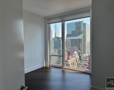 East 44th Street - Photo Thumbnail 1
