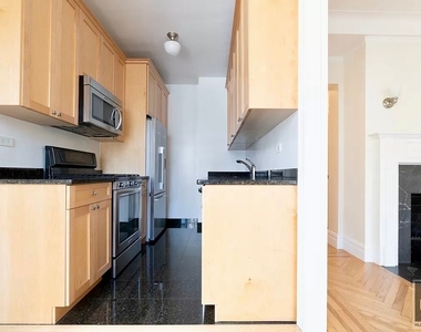 East 68 Street - Photo Thumbnail 2