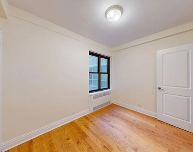 East 56 Street - Photo Thumbnail 2