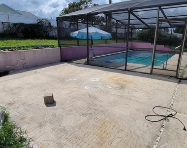 1425 Ne Old Mill Drive - Photo Thumbnail 18
