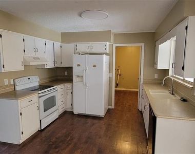 1425 Ne Old Mill Drive - Photo Thumbnail 6