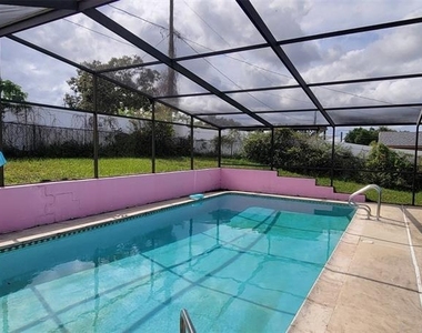1425 Ne Old Mill Drive - Photo Thumbnail 16