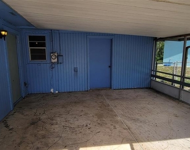 1425 Ne Old Mill Drive - Photo Thumbnail 17