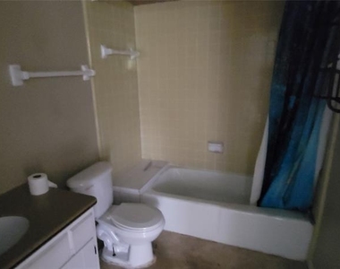 1425 Ne Old Mill Drive - Photo Thumbnail 9