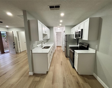 14025 Village View Drive - Photo Thumbnail 4