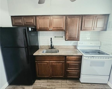 2807 41st Avenue N - Photo Thumbnail 4