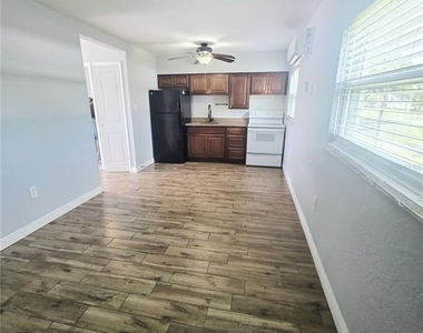 2807 41st Avenue N - Photo Thumbnail 5