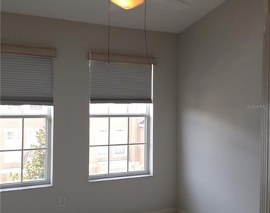 3043 Pointeview Drive - Photo Thumbnail 15