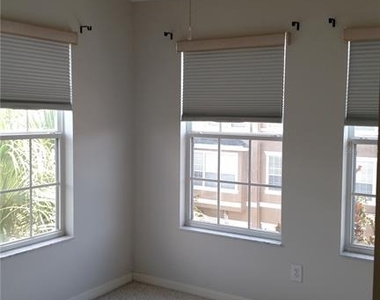 3043 Pointeview Drive - Photo Thumbnail 13
