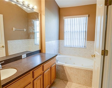 3043 Pointeview Drive - Photo Thumbnail 11