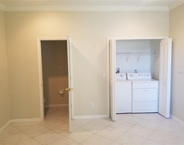 3043 Pointeview Drive - Photo Thumbnail 8